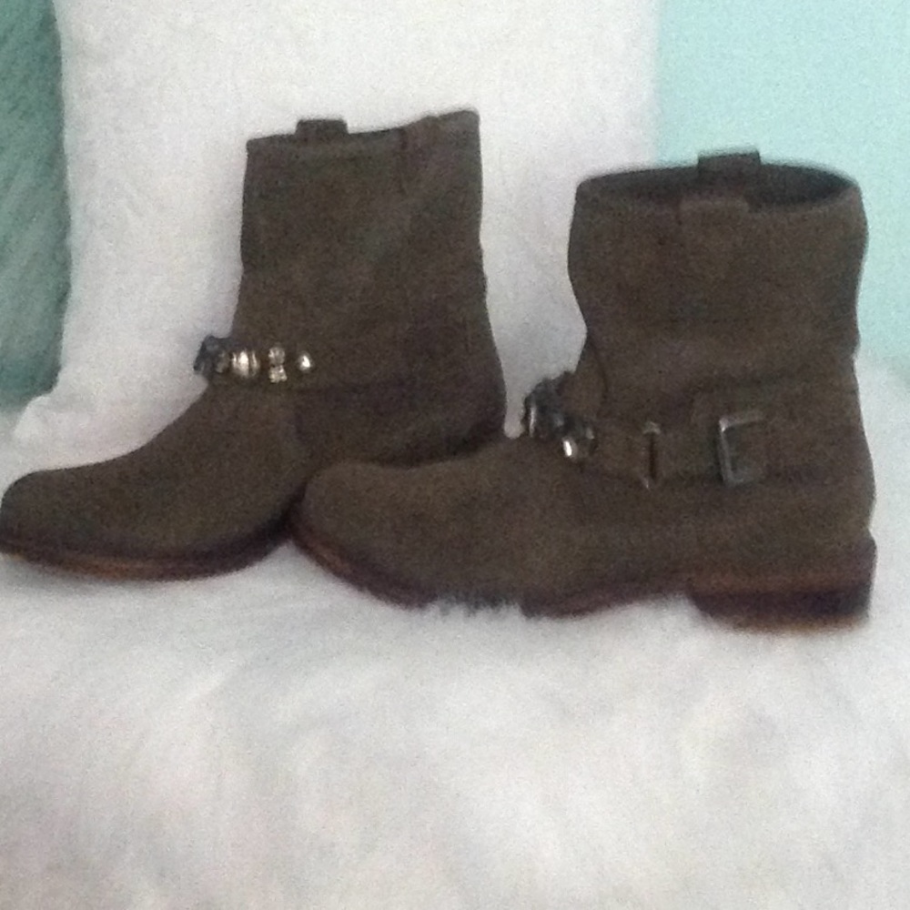 Olive suede booties with stones size 7 - Picture 2 of 4